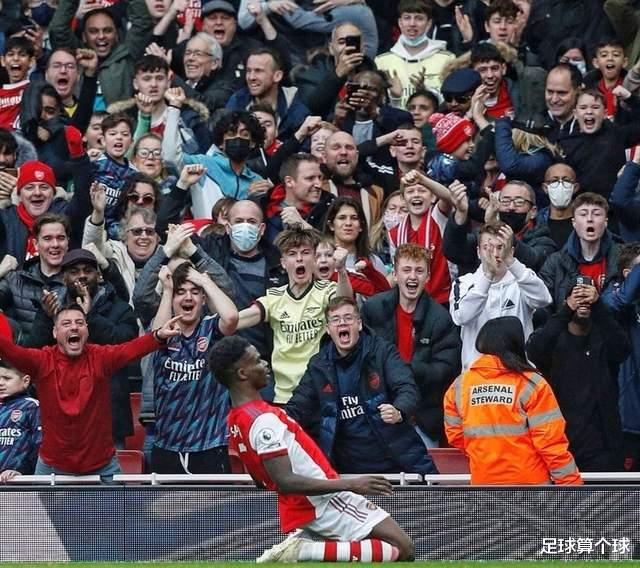 曼城|曼城2-1！絕殺功臣脫衣慶祝，保安大哥冷冷瞪著他，眼神像一把劍