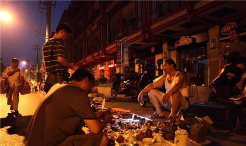 南京 夜访南京的“幽灵市场”，不问真假不问来源，当地人都爱来