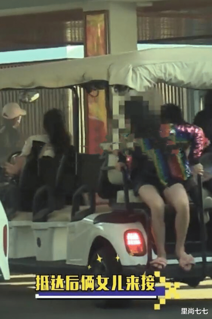 沈腾|马伊琍全天陪伴女儿比赛，她裤子提太高好尴尬，12岁女儿侧脸扁平