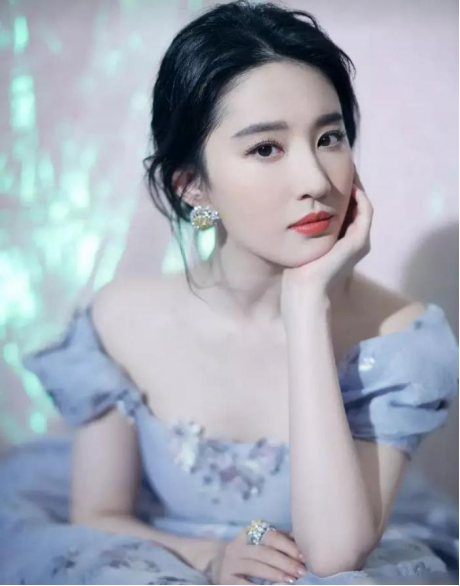 刘亦菲|因国籍问题被曝无戏可拍,神仙姐姐刘亦菲近况,让人有点心疼