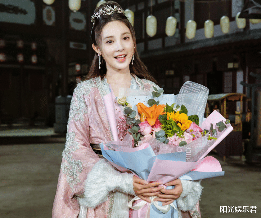 杀青|又一古装玄幻剧杀青， 我却注意男二号颜值，比女主还要美艳惊人