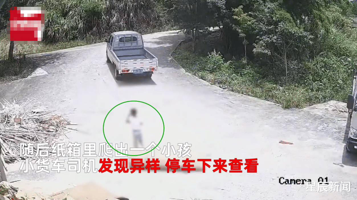  2小孩路中间玩耍被碾压，司机下车后心碎：是自己儿子，已不省人事