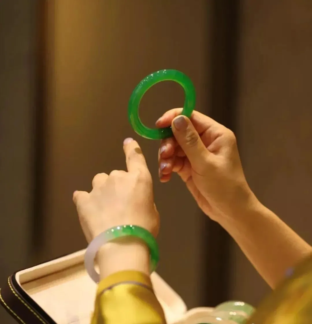 翡翠|数以吨记的“假翡翠”流入市场，有人花几万块买假石头！