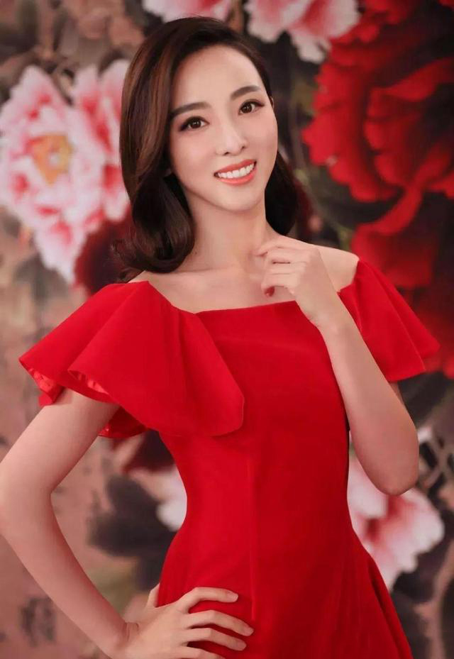 谭松韵|李思思的腰藏不住了，自律的人生有多优秀? 10年上8次春晚!