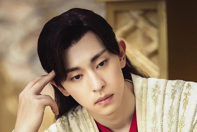 香蜜沉沉烬如霜|《香蜜沉沉烬如霜》：捧红罗云熙，带火邓伦，却忘了“霸屏”的她