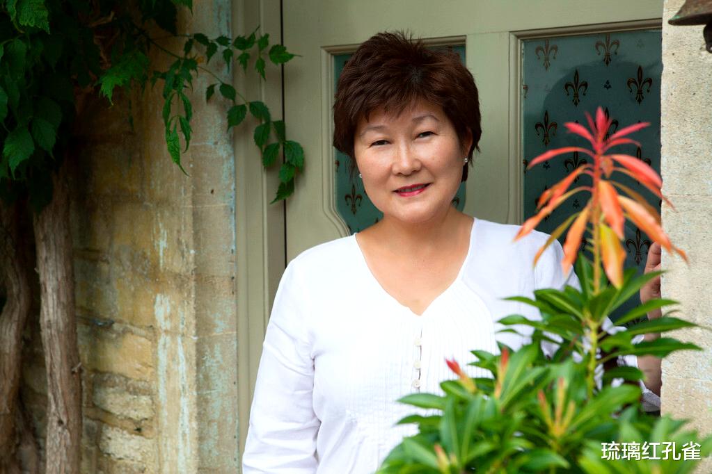 琉璃红孔雀|65岁女雇主不满意男保姆提供的服务:拿钱就得办事,这是你的义务