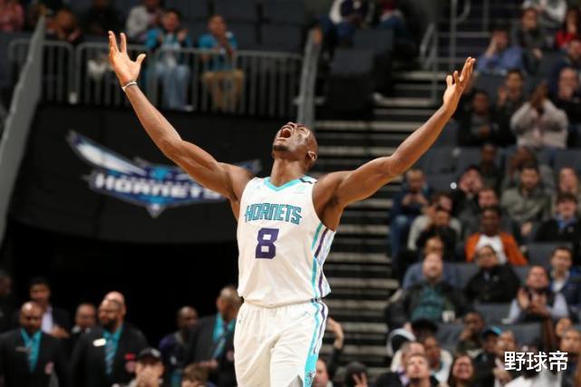 威斯布鲁克|身高2米03，臂展2米29！被威少无情隔扣，才28岁要被淘汰了？