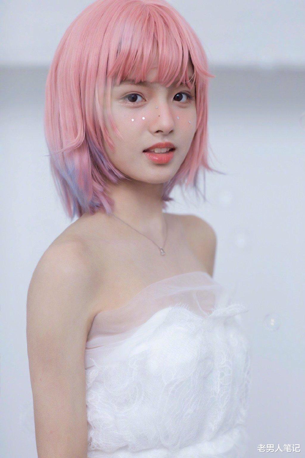 艾米|13岁的女生艾米，破次元撕漫粉造型，这太成熟了吧？