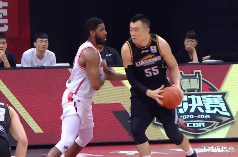 广东男篮|杨鸣为自己的话付出代价！广东中锋疯抢13篮板，朱芳雨神操作发威