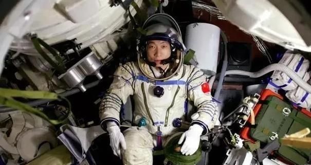 宇航员在太空几个月，如果生病了的话，应该怎么办呢？