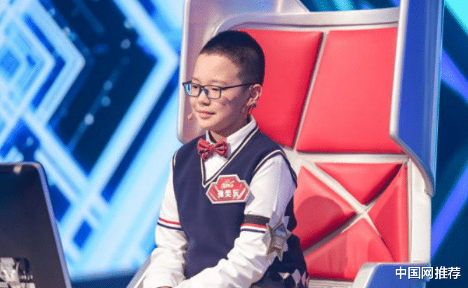 中国网推荐 小学生自学编程成班级红人！网友：程序员叔叔的头发已经不多了