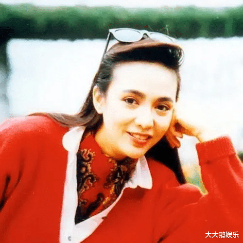 郑裕玲|郑裕玲不结婚不生子，包养男友16年，63岁除了钱一无所有