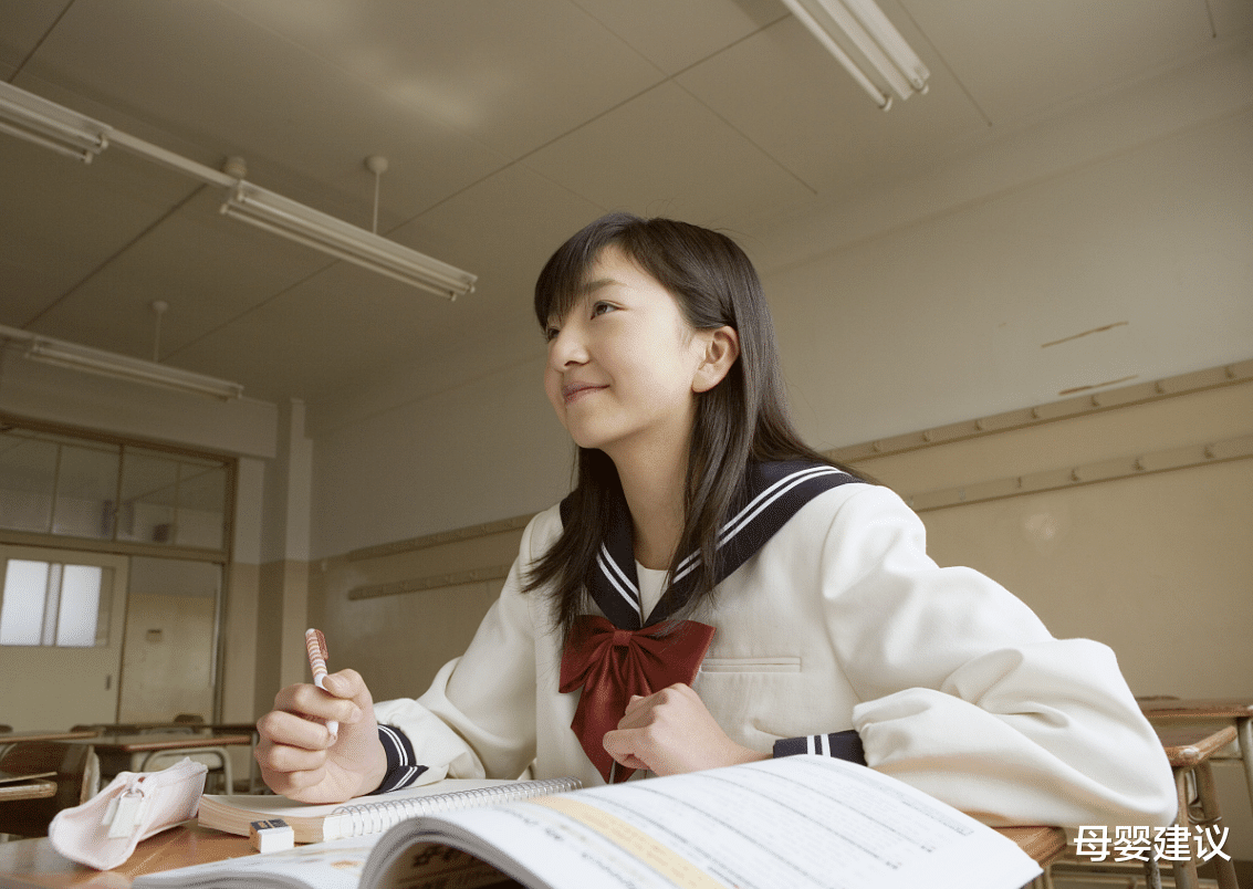 母婴建议|上初中后，女生觉得自己很“美”的举动，老师和男同学都很反感