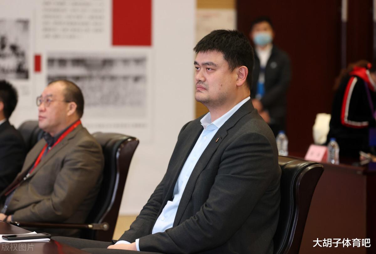 广东男篮|杨鸣喜从天降！CBA临开赛公布“最新决定”，广东宏远成最大输家