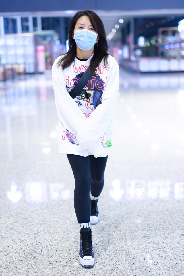 穿衣搭配|何洁和刁磊也太恩爱了，一起发胖还有点萌，看着真登对