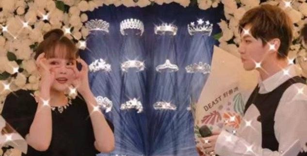 袁立|赵本山24岁女儿球球被求婚！与男友当场拥吻，两人刚相恋3个月