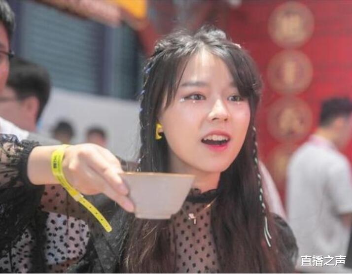 陈赫|“机车女神”痞幼包房内被偷拍，看到现场照片，信息量有点大！