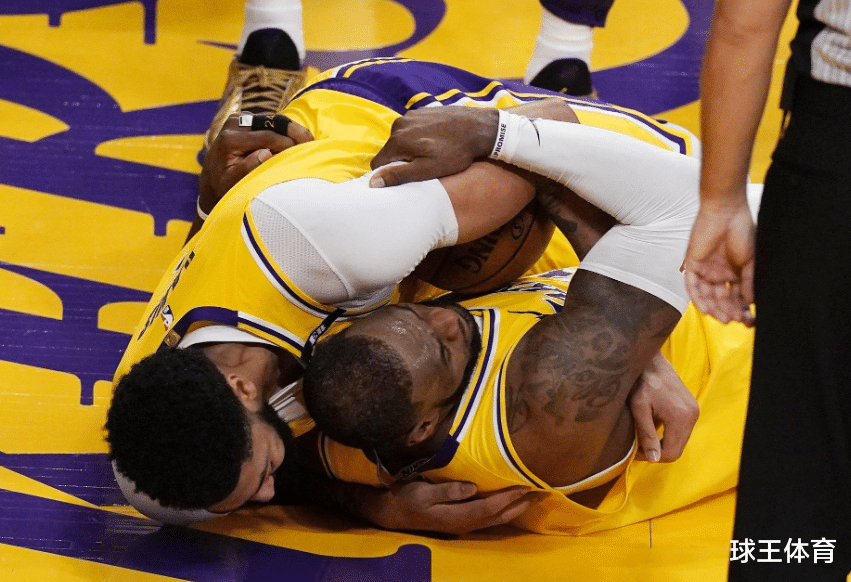 C罗|560万+0误判!湖人勇士附加赛比总决赛还劲爆,NBA女记者曝内幕