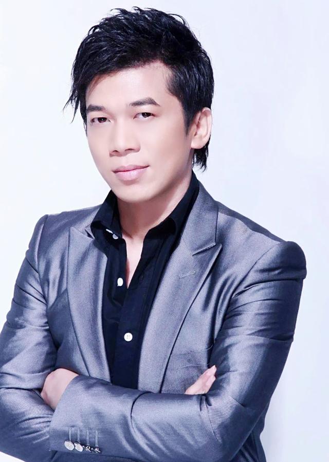 |55岁歌手陈星连麦直播输网红,因人气低迷差点落泪,曾创作经典歌曲《流浪歌》