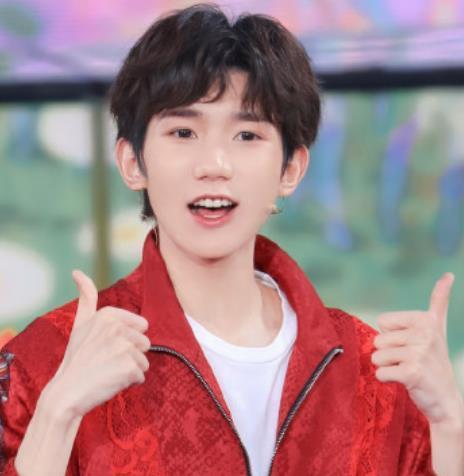 王源|王源发搞笑视频，被粉丝扒出“小号”，更新动态与可爱毫不搭边