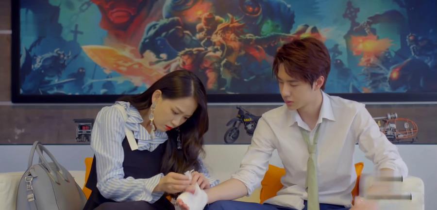 迪丽热巴|赵丽颖王一博，宋威龙宋茜，迪丽热巴吴磊，姐弟恋的同框谁最尴尬