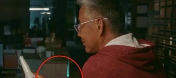 陈道明|65岁陈道明皮肤黝黑满口脏话，片场不坐工作椅：我屁股没那么金贵