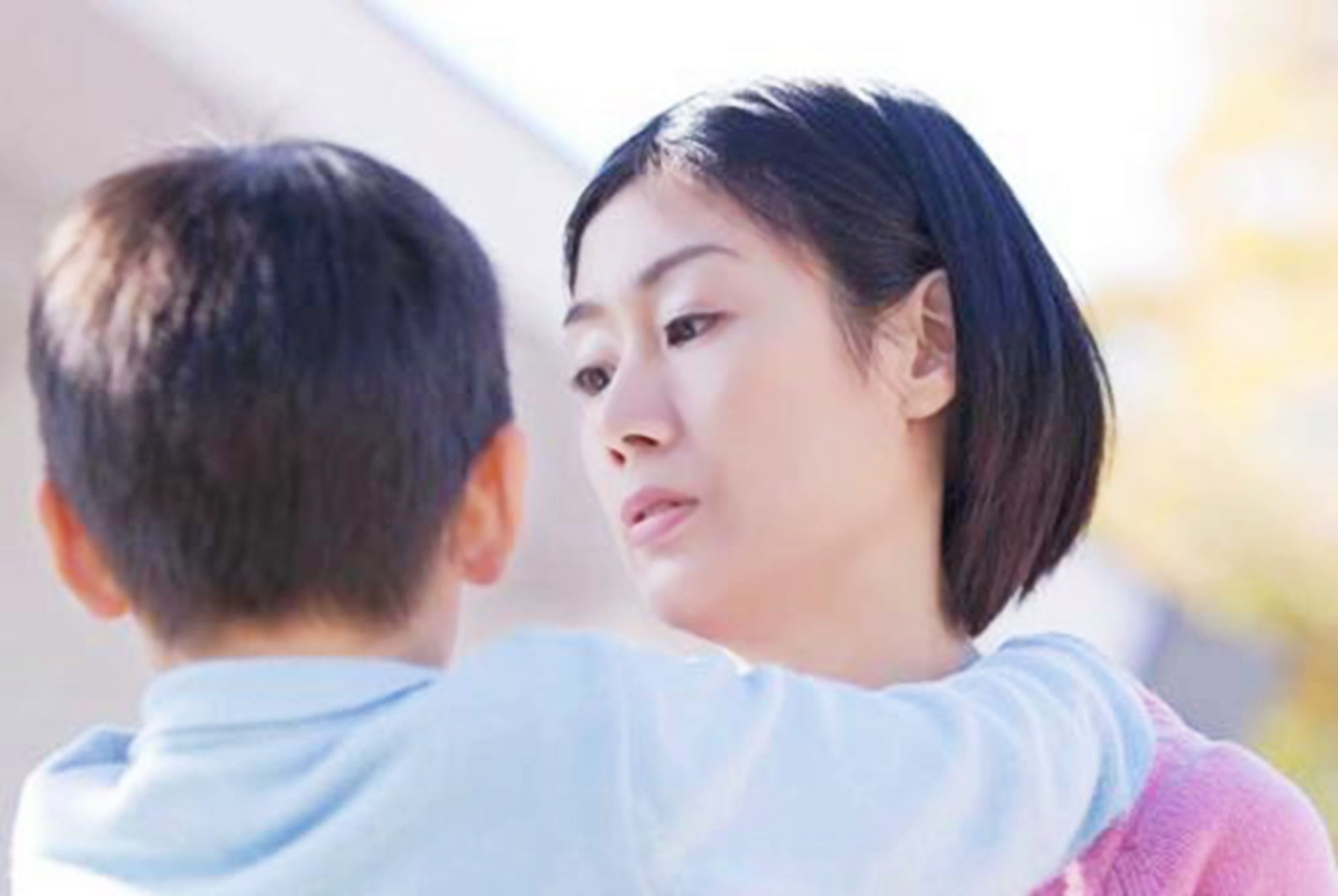 两口育儿|偷懒的妈比事无巨细的母亲更受欢迎，适当地放手，就是生活的智慧