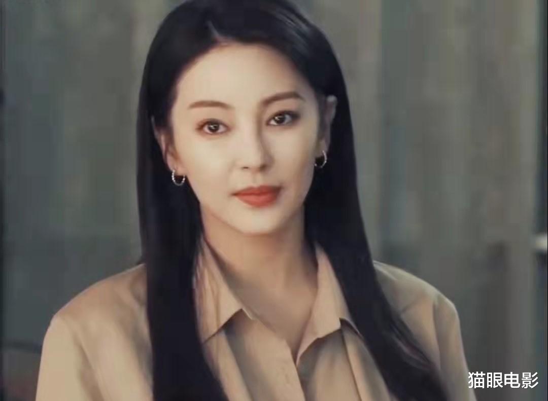 张雨绮|35岁张雨绮再演老师！黑长直造型太惊艳了，网友：梦回长江七号