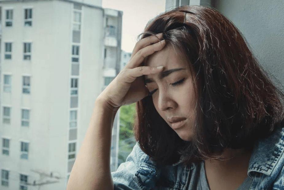 大学生|30岁剩女回家被催婚，含泪直言：正因为我是专科，才更要找大学生