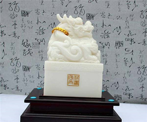 秦始皇|古人造反为何非要抢玉玺,不能自己造一个吗?你看玉玺上写的啥