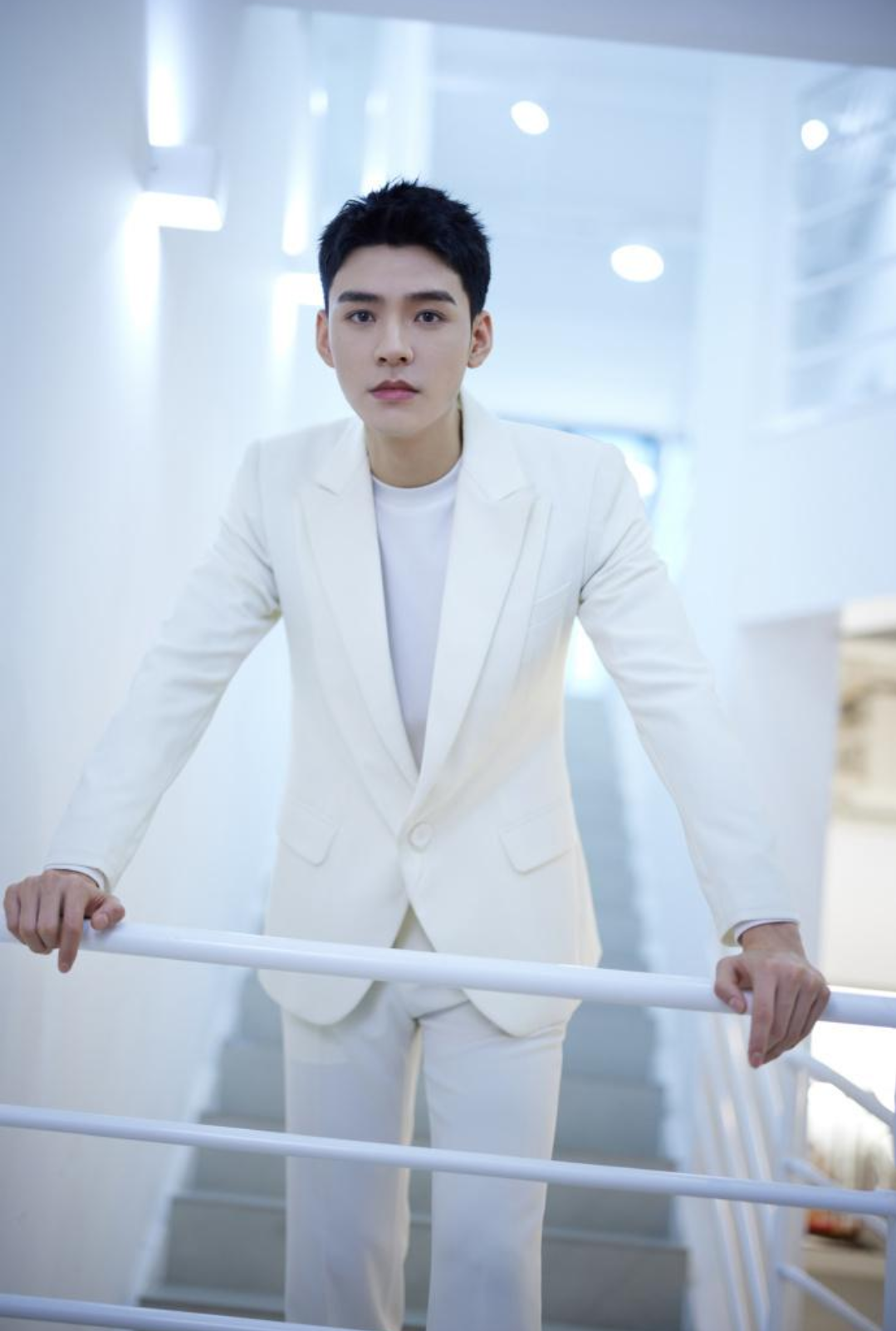 明星|年轻男生发型怎么剪?不妨学学王一博肖战等明星,帅得各具特色