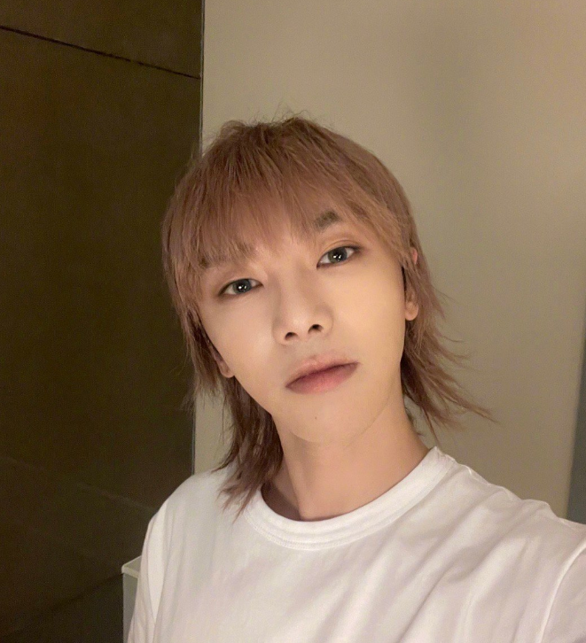 华晨宇|爆料者公开证据图，称有人威胁她造谣华晨宇整容植发，不然等着捞尸体