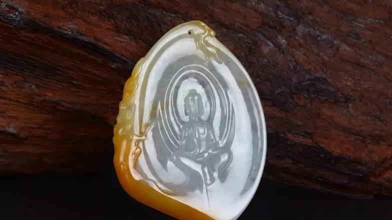 |翡翠中的哪个颜色最珍贵？内行人：或许“非它莫属”