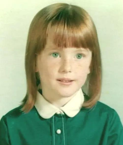 朱丽安·摩尔|朱丽安·摩尔18岁女儿真美，金发碧眼身高175厘米，小时候粉雕玉琢