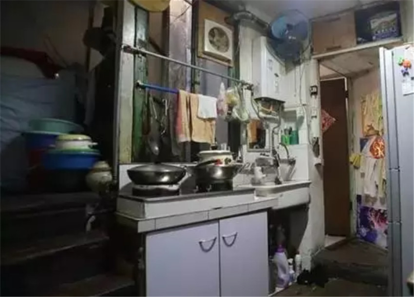 甲醛|12㎡破平房能改成复式住下一家四口？1㎡都没浪费这设计太厉害