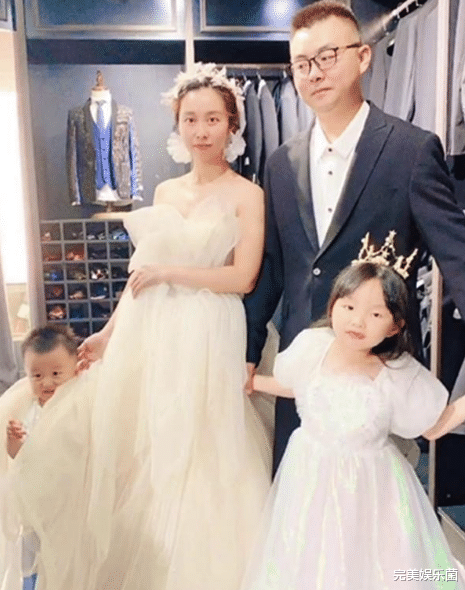 光芒万丈|田静晒儿女玩耍视频,因家中有2台冰箱被喷,网友:一家人真能吃