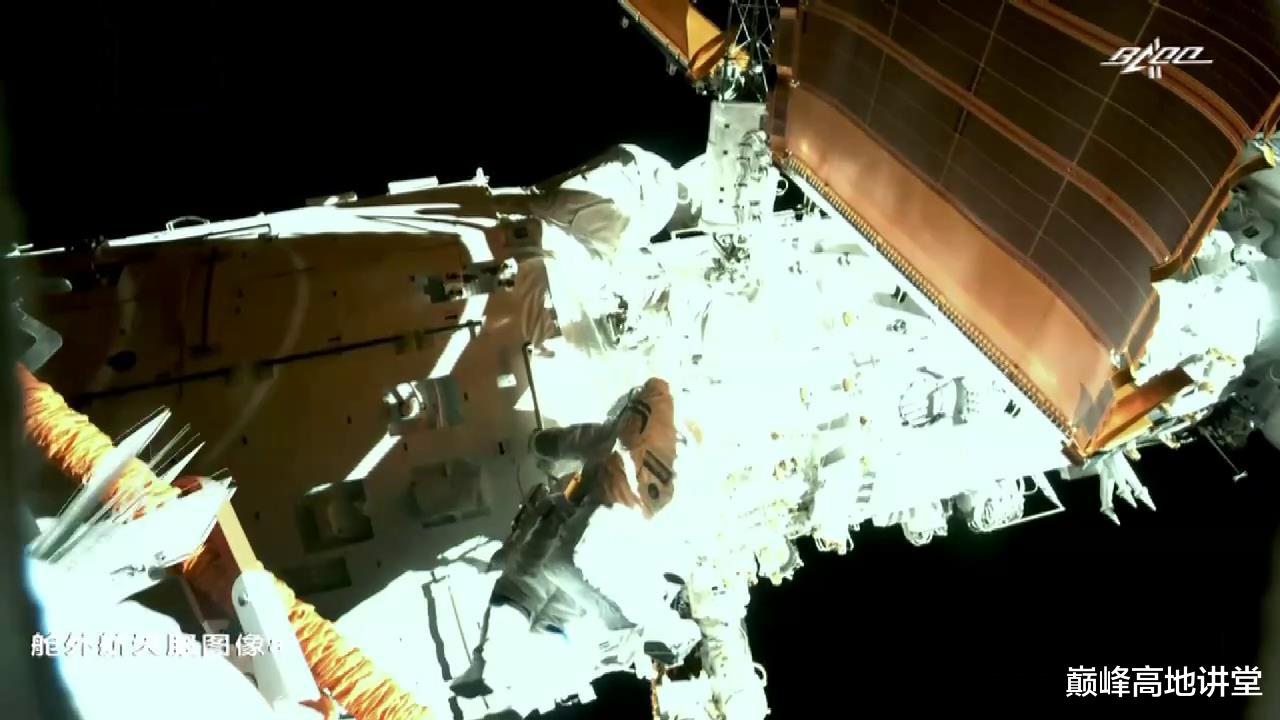 天和核心舱太空搬家,太阳翼在轨转移,刷新航天员出舱难度纪录