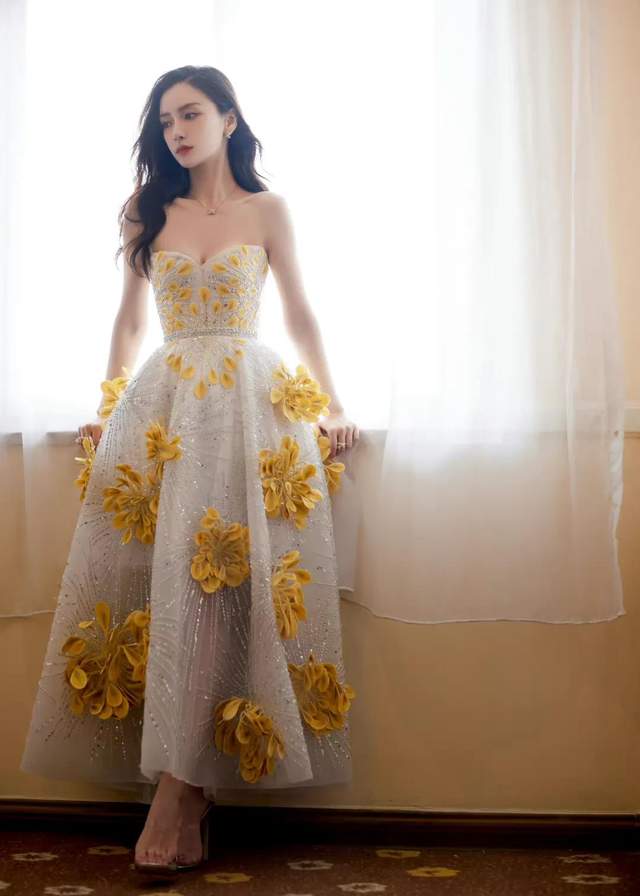 贝克汉姆|Angelababy杨颖性感高清写真，身姿曼妙，大长腿吸睛!