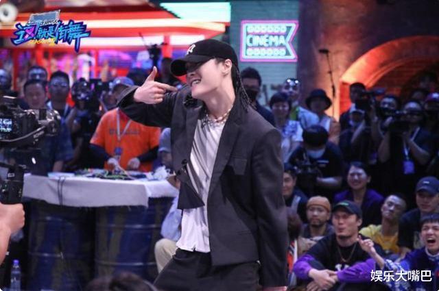 张艺兴|《街舞4》虽说“核兴舞器”没能走到最后，但张艺兴已是最大赢家