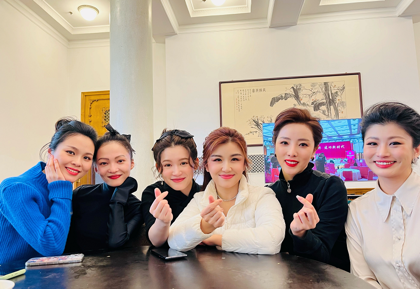 易烊千玺|刘德华登上新闻联播，易烊千玺段奕宏也在，全员成盖章认证好演员