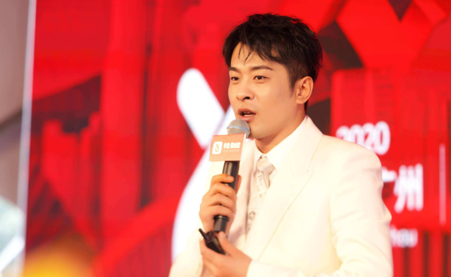  网红分析辛巴的年收入，称其销售额达千亿，盈利预测在百亿级别