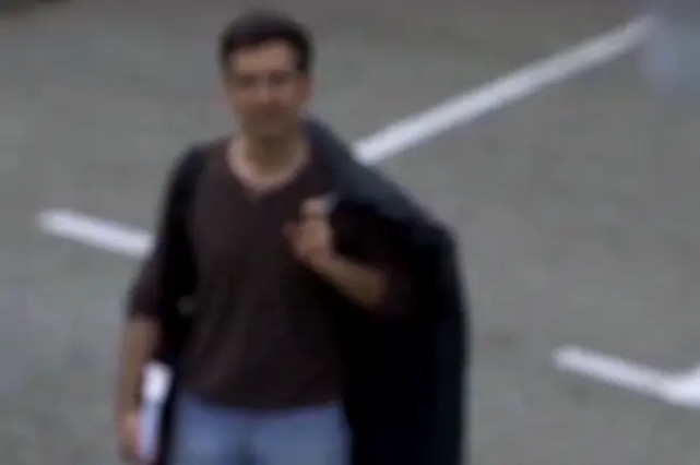 警察 一家六口离奇失踪，警察在花园阳台下挖出尸体，而丈夫却不翼而飞