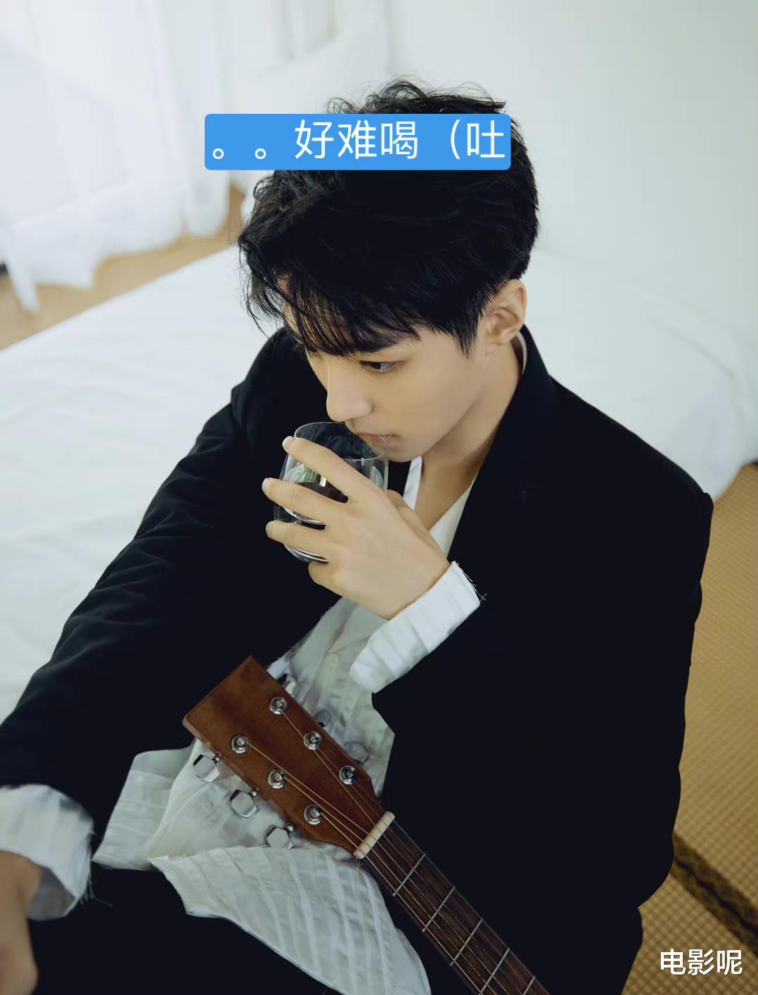 王俊凯|王俊凯午后大片曝光，粉丝花式排序，为图片编连续剧，想象力丰富