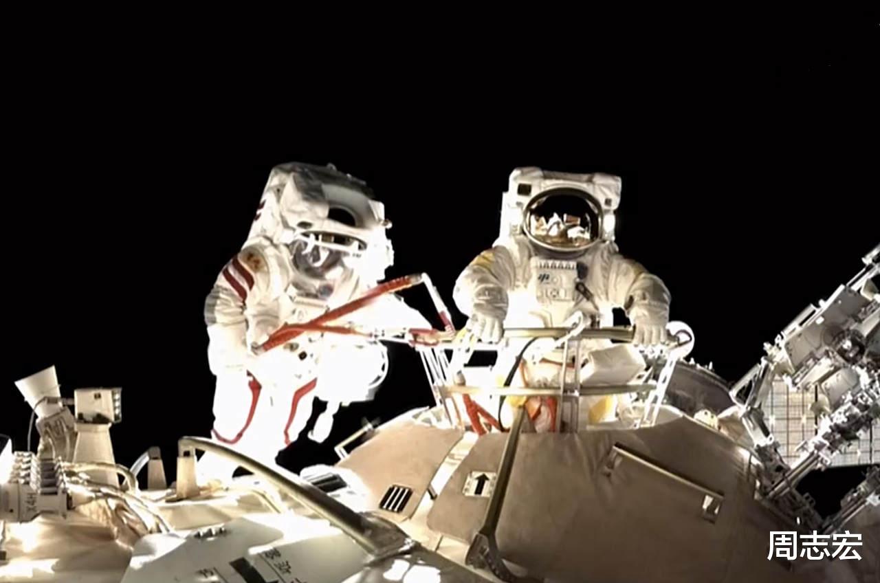 93万°C高温！美国探测器是怎么“触摸”太阳而不被熔化的？