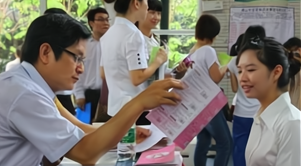 本科生|21届专科毕业生有福了，铁饭碗招录向专科生倾斜，待遇堪比公务员