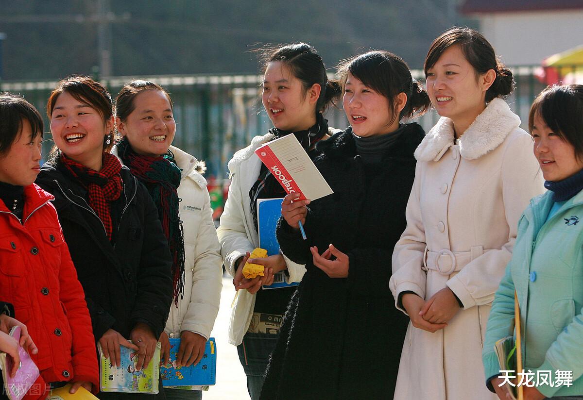 窘境|2021年乡镇公务员大幅扩招，招聘条件“三不限”，6类人优先录用