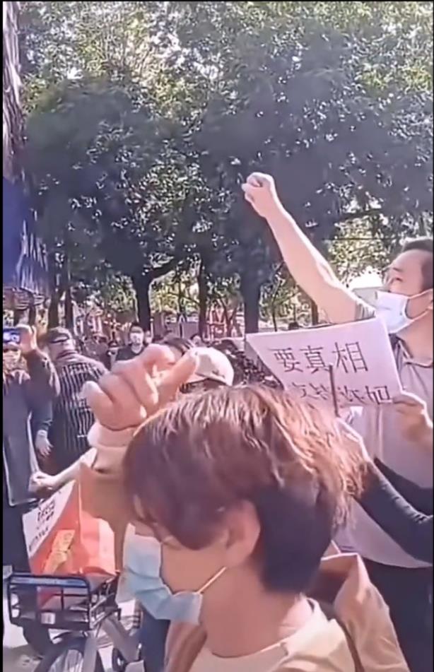 巴渝风景线 郭威与养母杜新枝反目！许敏庭审甩出“王炸”，杜新枝再劫难逃？