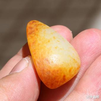 |都说“洒金皮下必出好肉”，但这种“洒金皮”和田玉白送都不要！