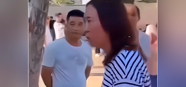 郑州 “娘们太丢人！”郑州女子小车溅到泥巴，竟拦下救援车索赔遭群骂