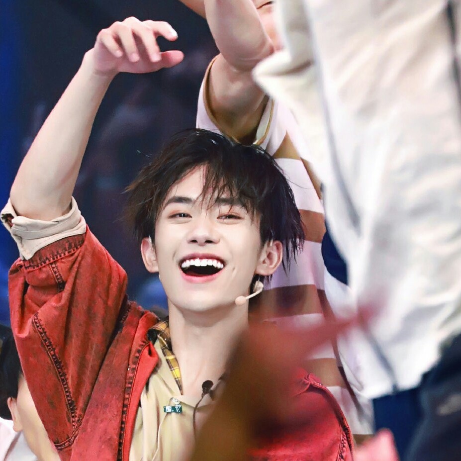 汪炀|四字弟弟的笑容，是最美的风景，易烊千玺的努力，让他风生水起！